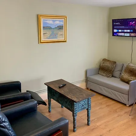 Carrigadaggen 2 King Bed - Spacious & Comfy!