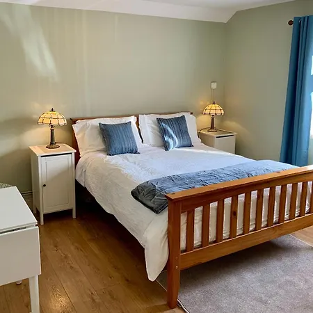 Carrigadaggen 2 King Bed - Spacious & Comfy!